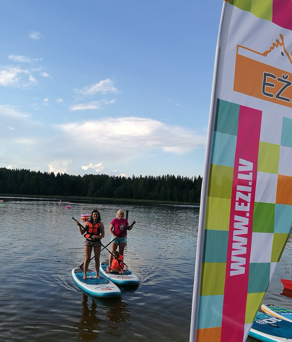 TwinsEJ's tweet photo. Vakars uz ezera :)
Panašķojāmies un izdauzījāmies:)
Paldies @valmiermuiza Vasarnīca un @ezi_lv 
#vaidava https://t.co/K1uZIDNO97