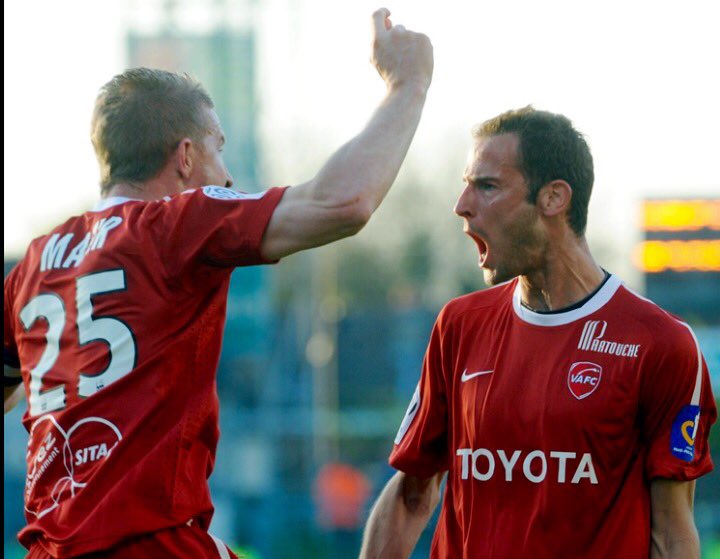 MaxenceTelle's tweet photo. Fin de carrière pour Grégory Pujol... Merci et respect ! 👏🔴⚪️ #VAFC https://t.co/rJvvL5pJLT