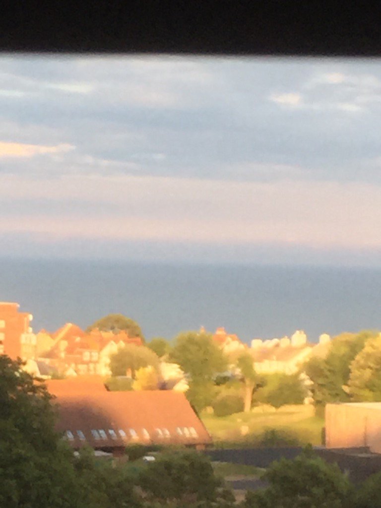 clarefly's tweet photo. After a miserable day, a beautiful evening. #Eastbourne #fromthekitchenwindow https://t.co/N3cCGGbJ7f