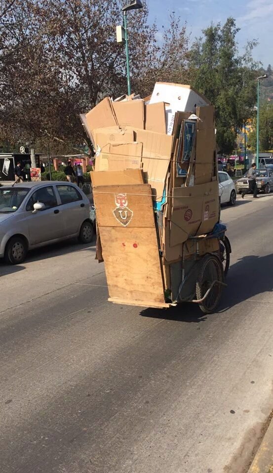 FabianDsw's tweet photo. Están llegando los materiales pal estadio https://t.co/UH9EgRb432