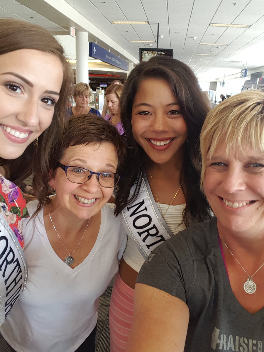 vintagepoint_fm's tweet photo. Look at us with our new best friends @MissND_US Katy from Fargo &amp; Miss ND Teen US Samantha from Minot.  #vpadventure https://t.co/pLoVOTbmOS