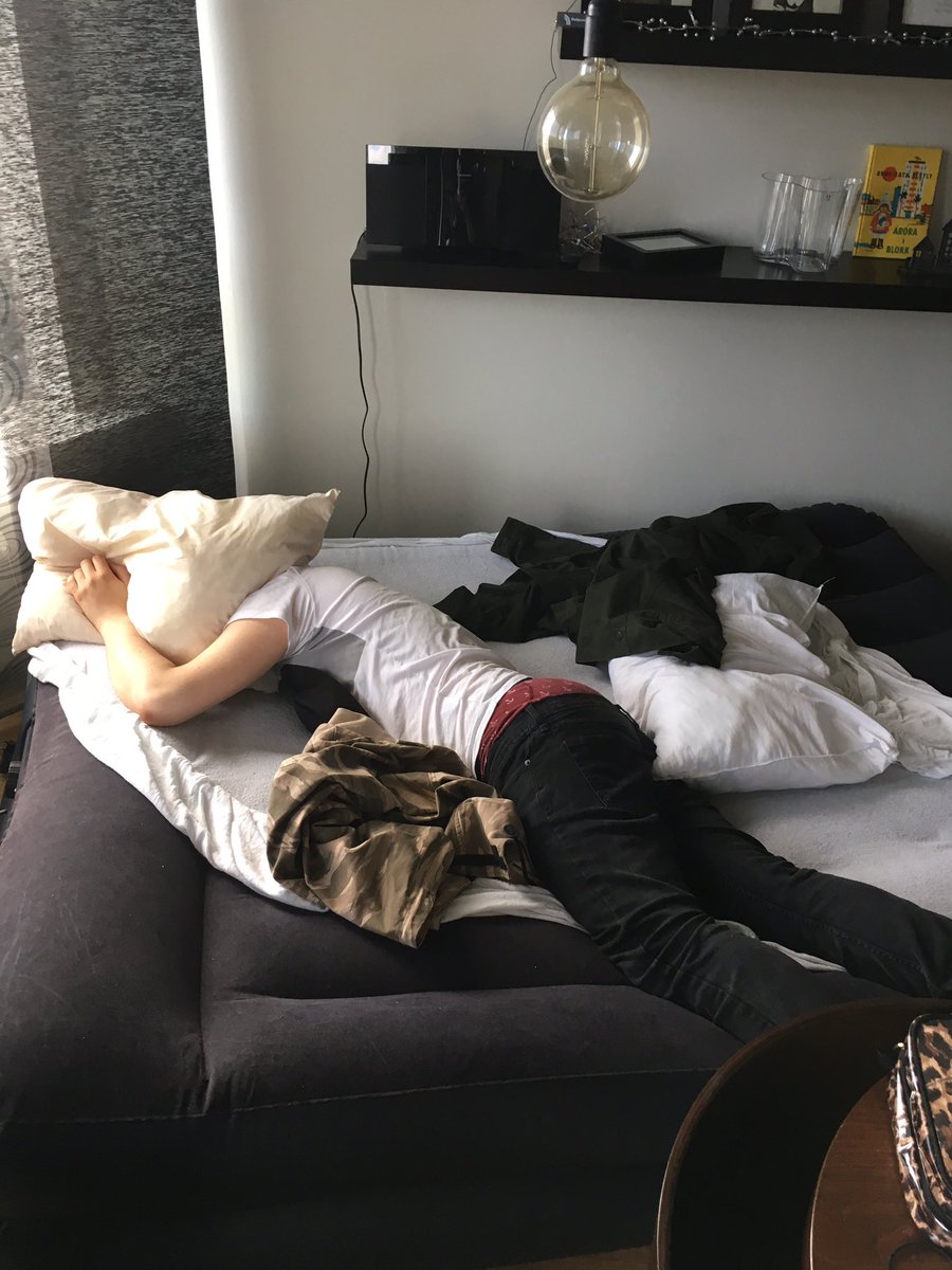 Klukkan er 19:05 hér í eyjum og maðurinn er dáinn <a href="/aronhlynur/">Aron Hlynur</a>