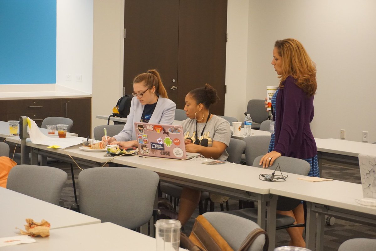 WWCAtl's tweet image. Want to plan parties and events more efficiently?! Team #PartyOn is making this happen!  #WWCATLHack #TeamWorkTime!