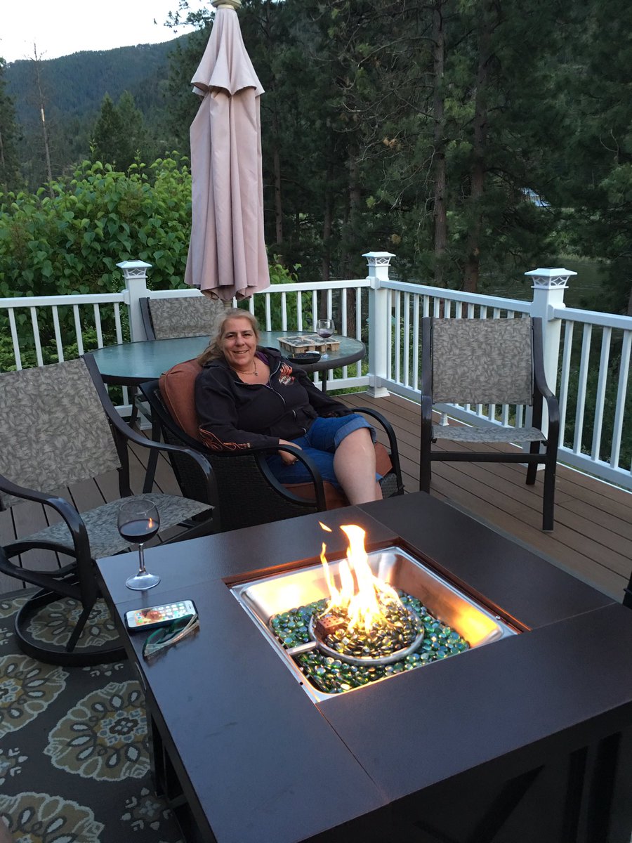 LanaGilson2's tweet photo. Relaxing.... https://t.co/DkQDjxllY6