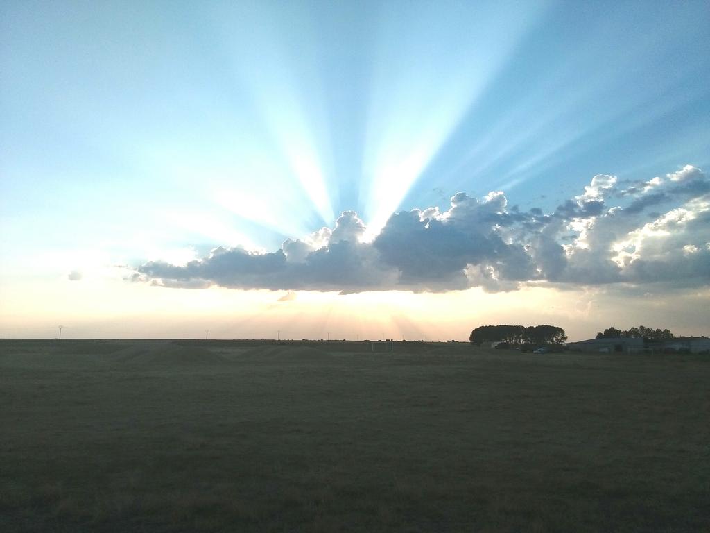 Mele_fd's tweet photo. @tiempobrasero Atardecer en San Llorente del Páramo (Palencia). https://t.co/urdtGLdp5u