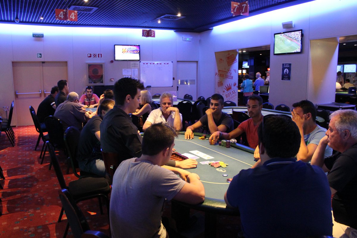 CasinoTarragona's tweet photo. 20 jugadores se disputan hoy el #RoyalSaturday. El sábado que viene estrenamos torneo. #poker #tarragona https://t.co/mOo3innjh9