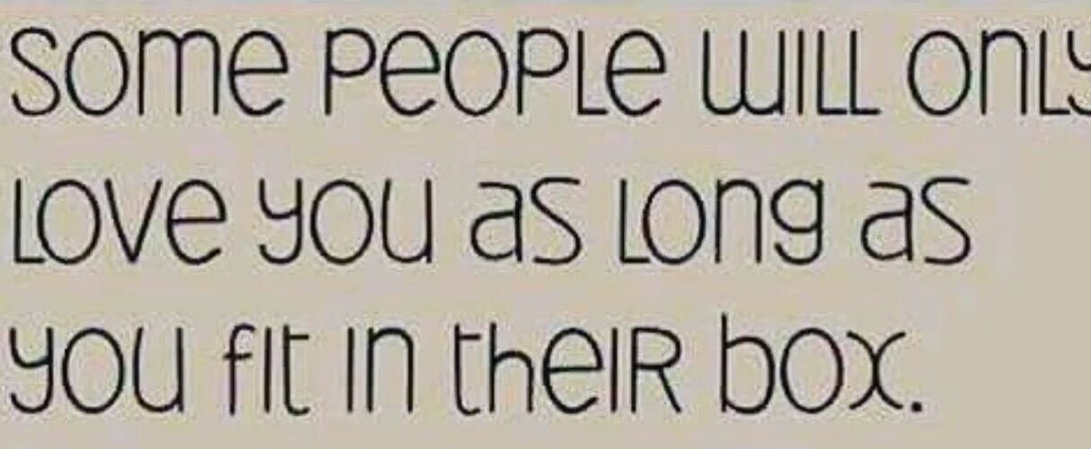 RandeeSloane's tweet photo. ☆Sassy Saturday☆Maybe their box needs to be crushed :-/ #badboxes #entitlement #staytrue https://t.co/89K8hRVWTp