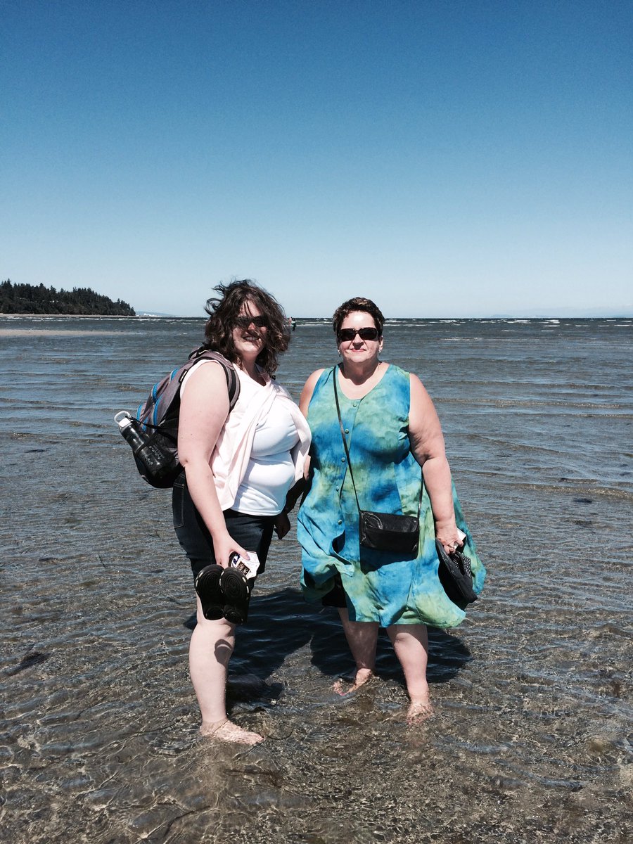 HotKeever's tweet photo. Fun with family on the beach in Parksville - very windy but nice! #MFV2016 https://t.co/K1Vq369Wsr