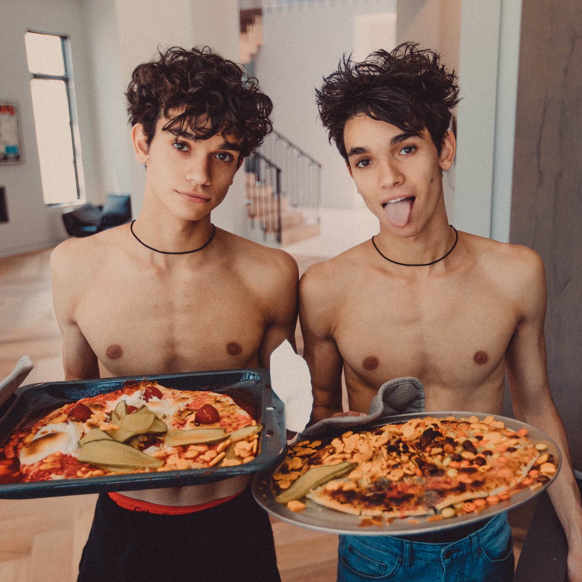 lucasdobre's tweet image. Anyone want pizza? 😂 @DobreMarcus