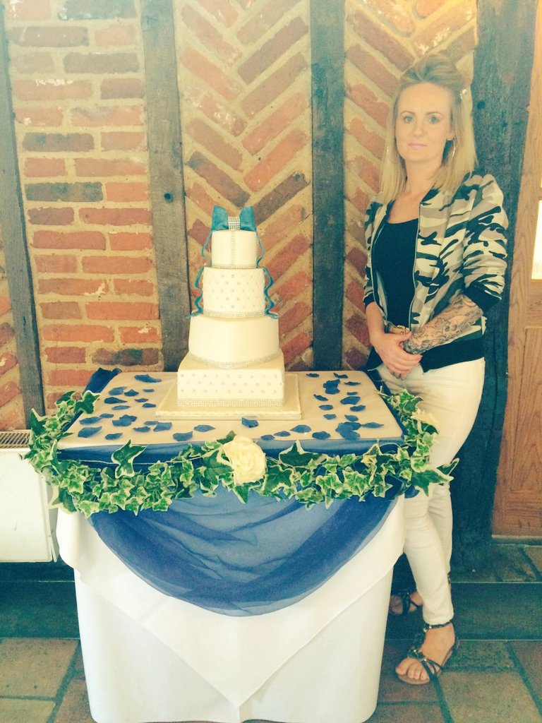 icelybaked's tweet photo. #weddingsetup today cake decorated by Charlotte #wedding #cakes https://t.co/Fep4wVvZkS