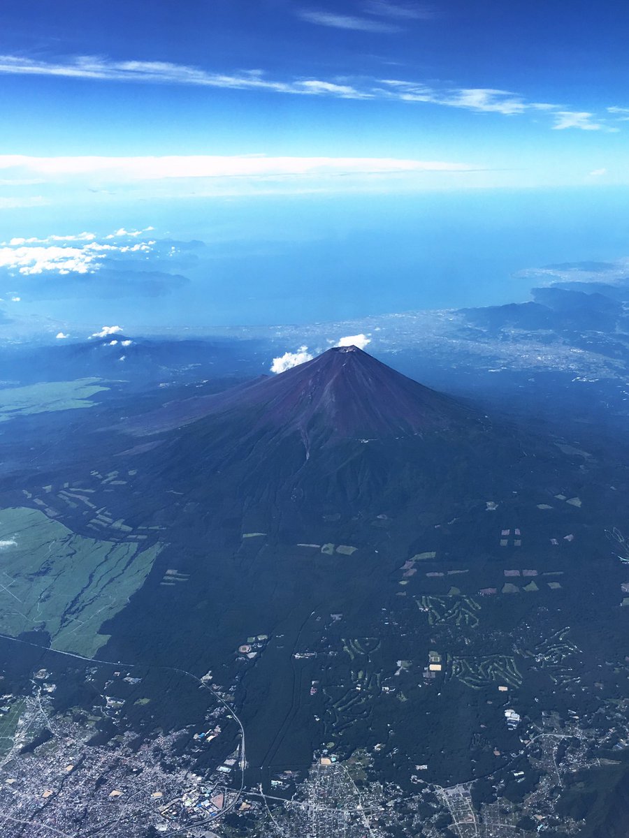 MinamiMatsunaka's tweet photo. おはようございます☀️
福岡へ向かってます✈️
今日は一段ときれいな夏富士❗️🗻✨
朝からパワーもらえますね✨✨
今日もみなさんにとって素敵な1日になりますように😊
JALのSKY Wi-Fi便利だ〜 https://t.co/d3HGq24vsb
