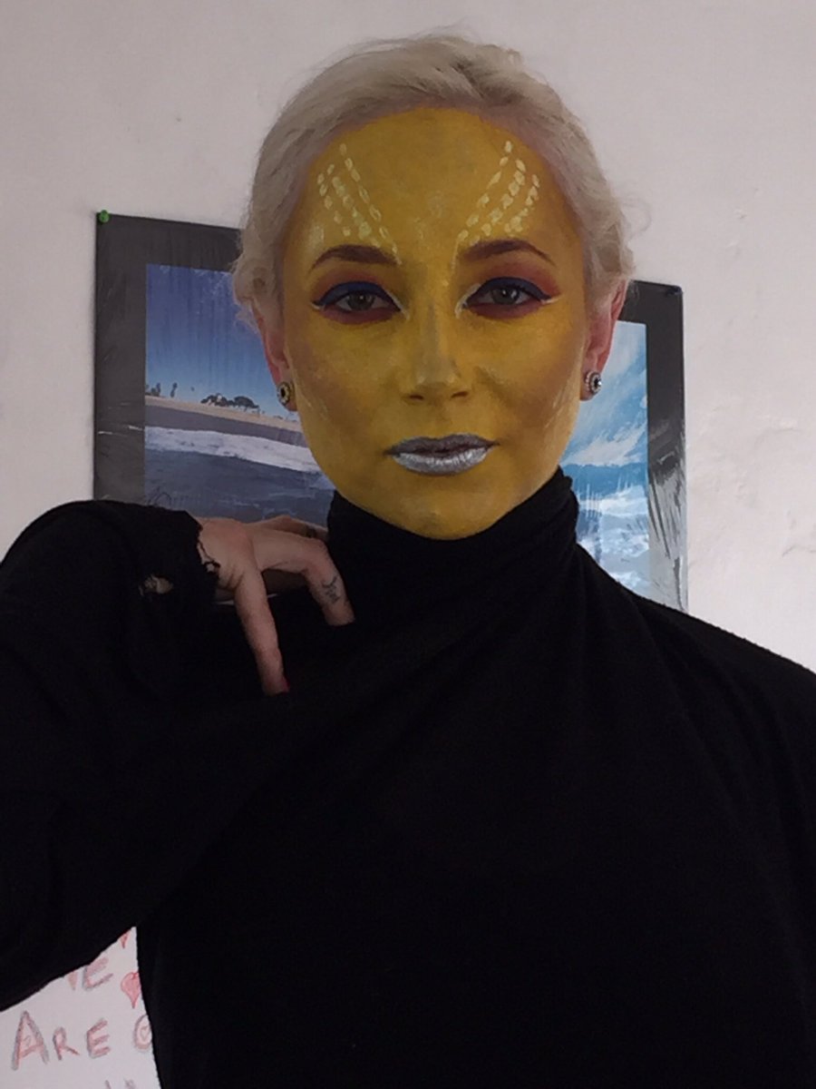UberGenre's tweet photo. Beauty @TheJinNTonic ready to be a deadly #alien @cheshirevenom @GoreHorCom @girlsNcorpses #attackofthebimbos https://t.co/9XkWsIS7Jr