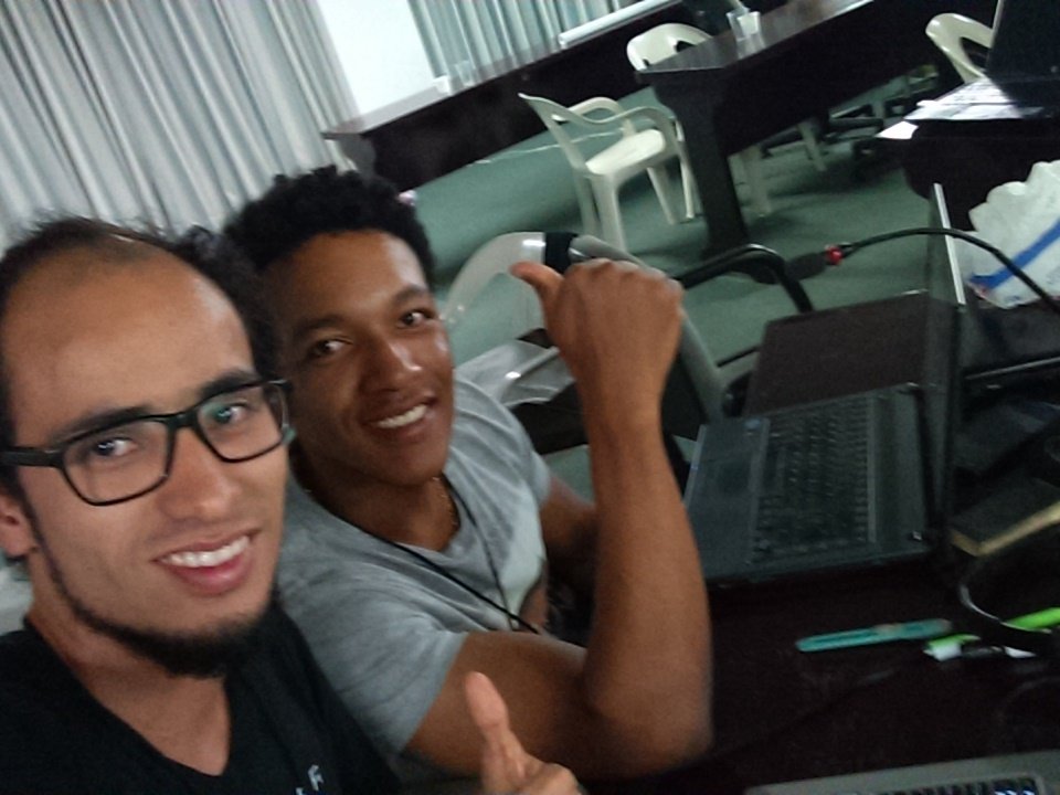 tuheroe_co's tweet photo. Trabajando duro antes del segundo Pitch en el @SWCali2016 #swcali2016 @fundatic https://t.co/RxIoQYwYoB