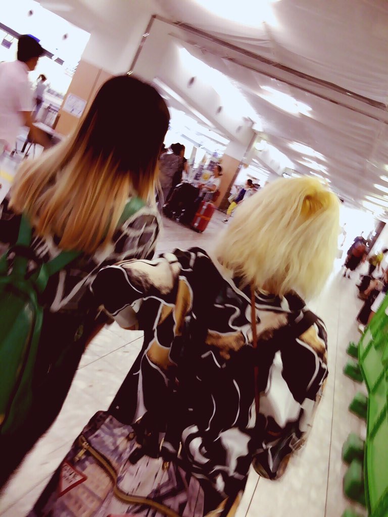na_dbcm's tweet photo. 伊丹到着。いまからお友達と合流して、会場向かいまーす笑 https://t.co/EpsbIEB2E1