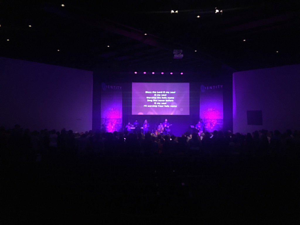 scottbidwell's tweet photo. Starting the final @gocrossings evening worship service of the summer. #identity2016 #thankful #humbled #camp https://t.co/HecDUggfvN