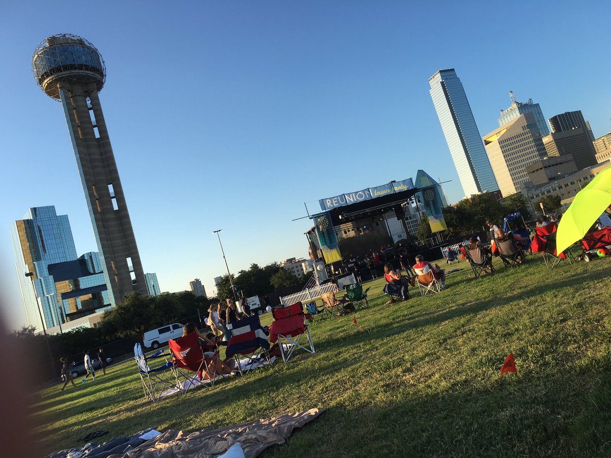 jimsaum's tweet photo. @RLawnParty @IamHannahKirby https://t.co/uyvKOgyj9n
