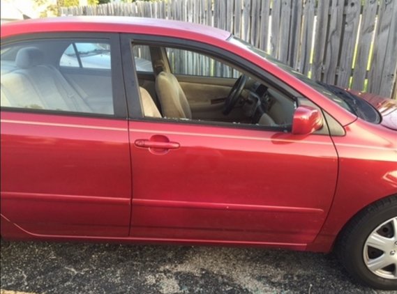 Crooks leave behind blood stains after breaking into several cars at Sunrise apartments. bit.ly/2aFlfWL?utm_me… https://t.co/J3CJGBU8qi