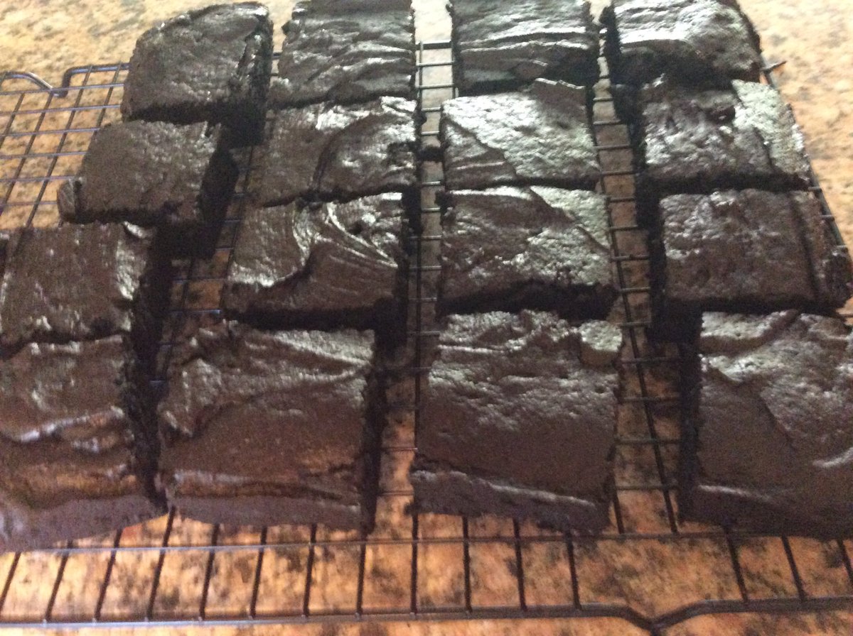 chxpotpi's tweet photo. @altonbrown Happy B-day! I made you some 2.0 brownies. I'll mail them to you.
Your patience will be rewarded #ABBday https://t.co/Ji4IAIbhe0
