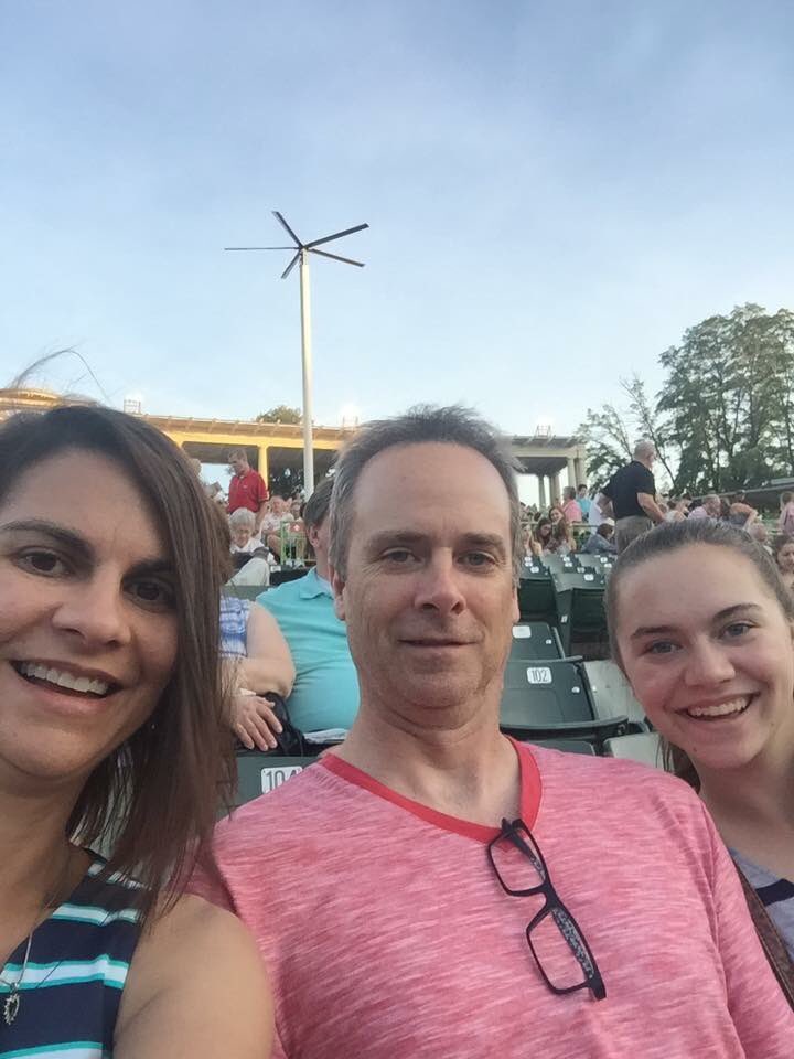 Megan7263's tweet photo. @TheMuny #findthefiddle #stl https://t.co/qGVt6bZQRB