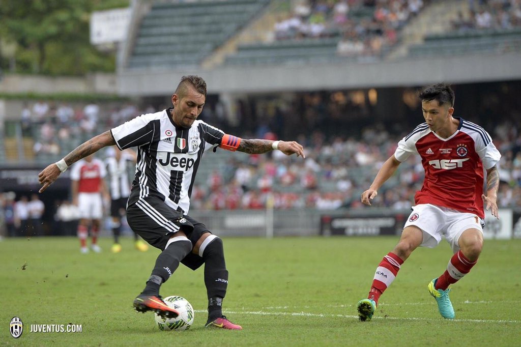 juventusfcjp's tweet photo. フォトギャラリー: 香港での成功した土曜日の戦い: https://t.co/de4lfhnmwM #SCJuve #JuveOnTour https://t.co/XlGcOJXAq4