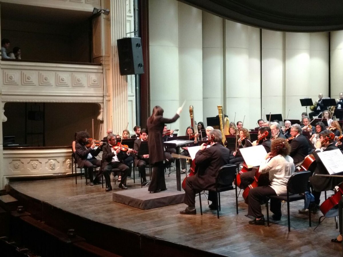 Cultura_Mza's tweet photo. Gran Concierto de la @FilarmonicaMza en el Teatro Independencia. https://t.co/iIVRzGdTAY