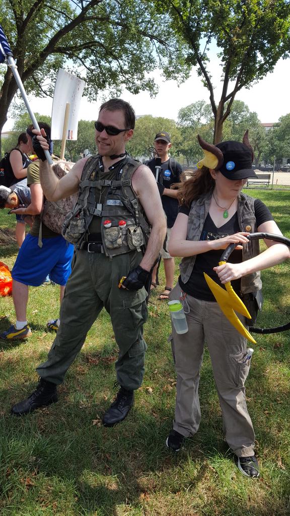 TheStewbagel's tweet photo. So many great moments from the first major #PokemonGoDC meetup! These peeps were #TeamMystic ! :D https://t.co/CLap2p0hEi