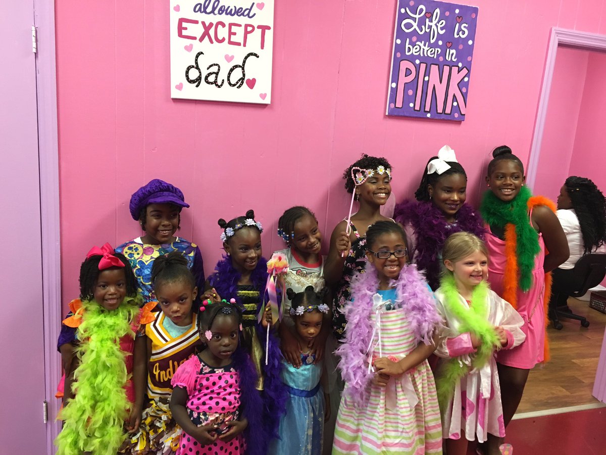 tmpspa's tweet photo. These girls came in and had a blast. #birthdaysinhueytown #spaparties #birthdayswithfriends #pamperedpretty https://t.co/PlZZfswZg1