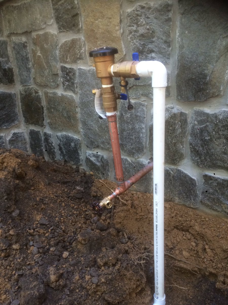 StevenPenaa's tweet photo. Not the cleanest copper sweat but no leaks#copperwork #pvcwork #huntervalves #13zonemanifold #irrigation #technician https://t.co/oMdnftnvjt