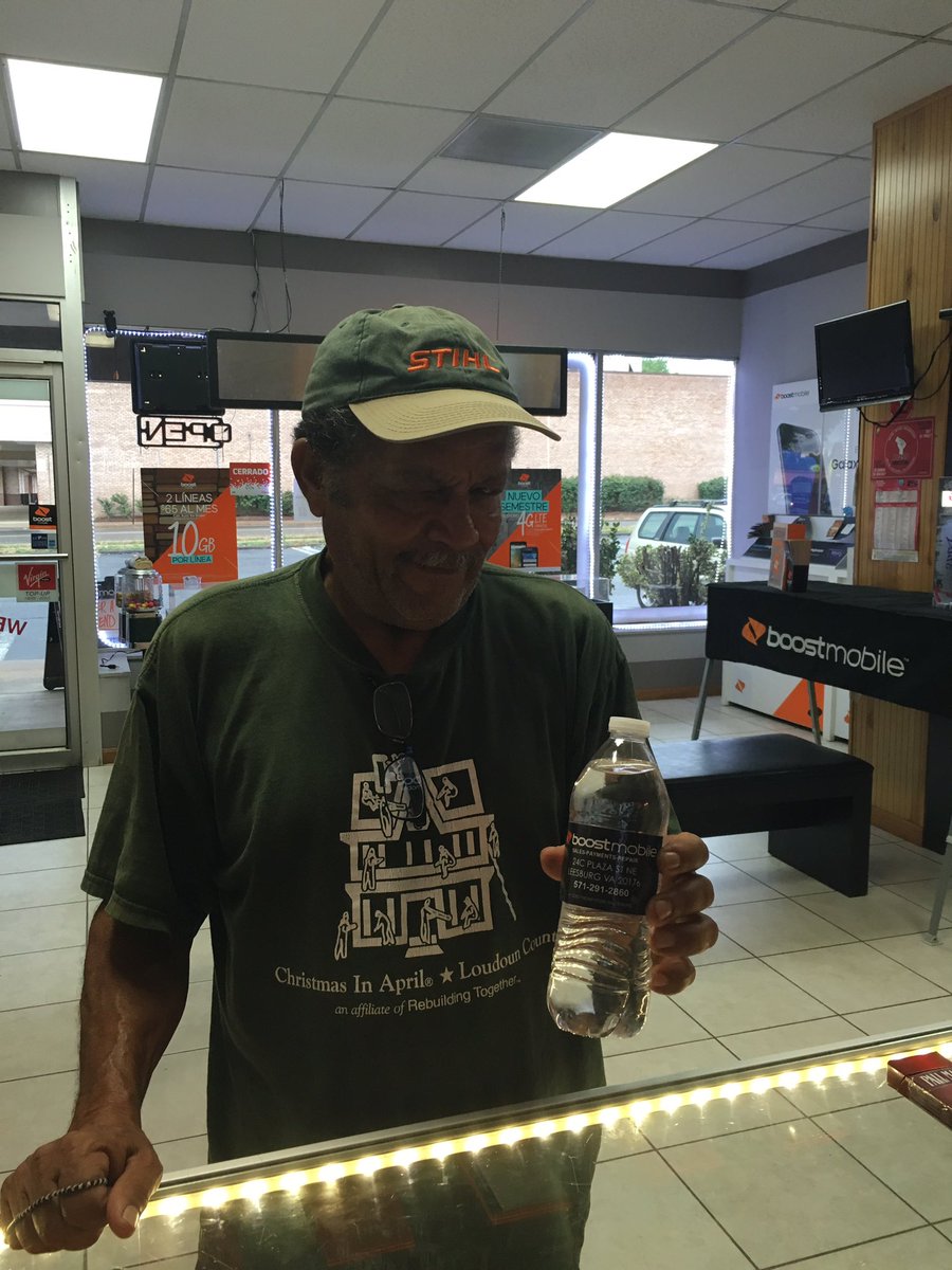 Leesburg_Boost's tweet photo. Our loyal customers @Leesburg_Boost #leesburgbeststore #cellphoneplusfam @shawnatspg @Mitchell_Boost https://t.co/2xUjBzu4iU
