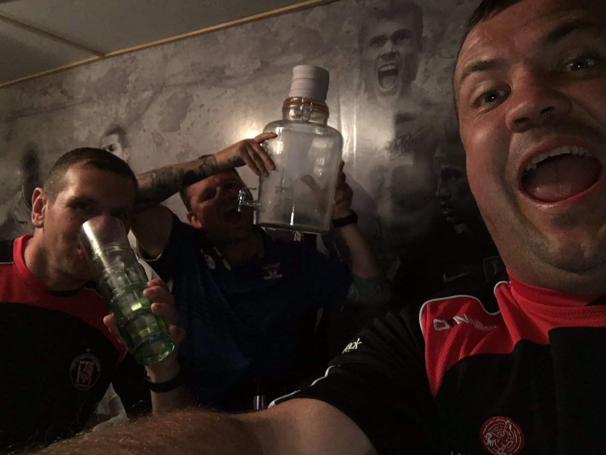 bufferlad1's tweet photo. Love it #buffhead @briers6 where's @DLlewellyn3 https://t.co/8pEgp21tpH
