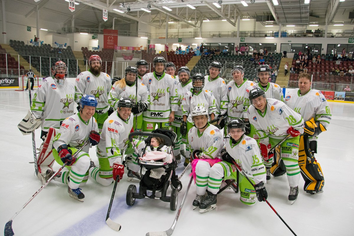 philrpepper's tweet photo. Scarlett giving the boys a pre matchTeam boost. @tyhafanhockey @tyhafan @ukfallstars https://t.co/Nqe9ky8cm4