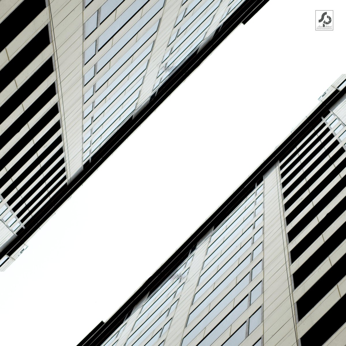 I’m always #LookingHBO  #up towards the #sky; that’s just how I am. 
#architecture #skybuilding #architech