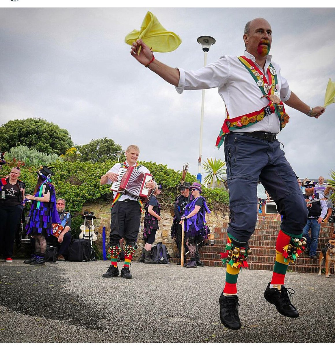 rekoobb's tweet photo. Series Eastbourne Lammas. Morris Dancing Get you high #morrisdancing #highofftheground #dancemoves @deborahdebwood https://t.co/fhRvnstBEo
