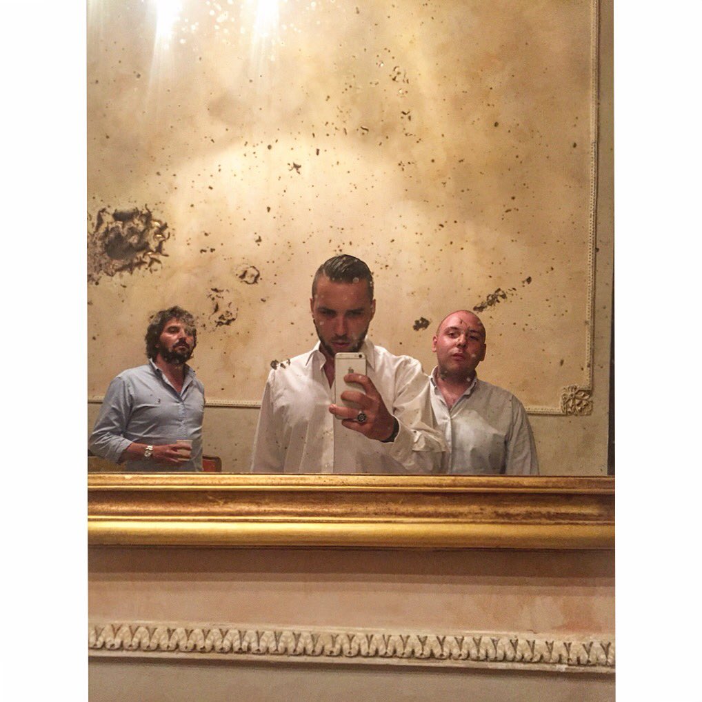 MattiaBriga's tweet photo. BROTHERHOOD🔐
@AvvFrancisDrake | #NaneSecurity
#NonOdiareME 📖
@RaiEri1 | #PremioCittàDiArpino https://t.co/AEfXLh7xRr