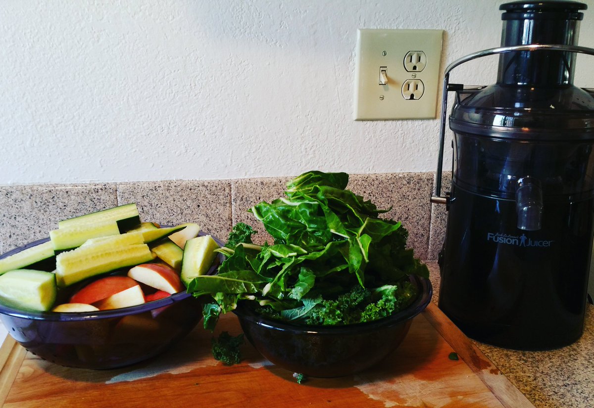 SugarSobriety's tweet photo. Its amazing how much there is here to produce juice for two. #sugarsobriety #onedayatatime #juicingrocks https://t.co/PogMYdH2OA