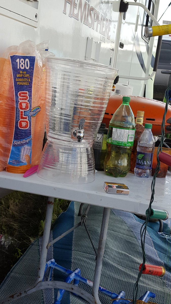 You missed out <a href="/blakeshelton/">Blake Shelton</a> we dusted it. #yousnoozeyoulose #wegotvodkathough #comeplaydrinko