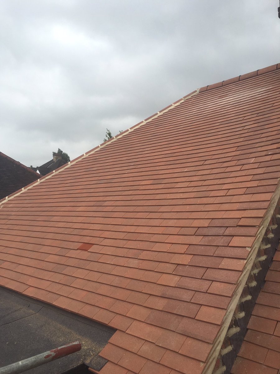 Toprankroofing's tweet photo. Two roof renewals by Top Rank roofing and building. Contact Joe on 07863637315 or email info@toprankroofing.co.uk https://t.co/1jTkmuJW3A