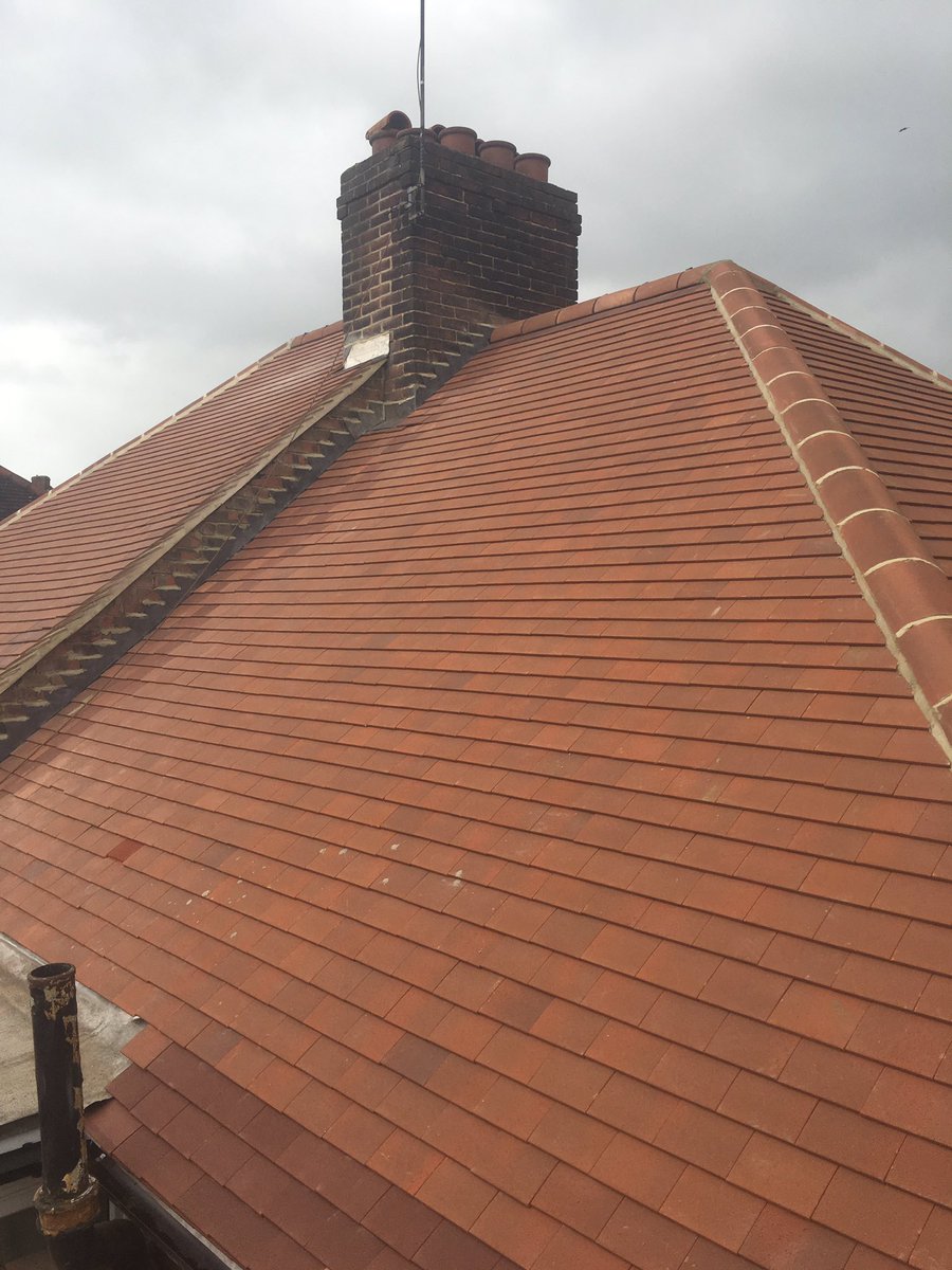 Toprankroofing's tweet photo. Two roof renewals by Top Rank roofing and building. Contact Joe on 07863637315 or email info@toprankroofing.co.uk https://t.co/1jTkmuJW3A