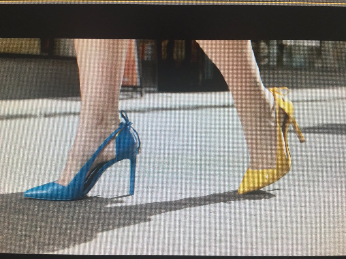 Jayveesualz's tweet photo. Sometimes wrong is right! #musicvideo #outsidethebox #mynextmoveismybestmove #teamveesualz.com https://t.co/wIGR6gPlR2