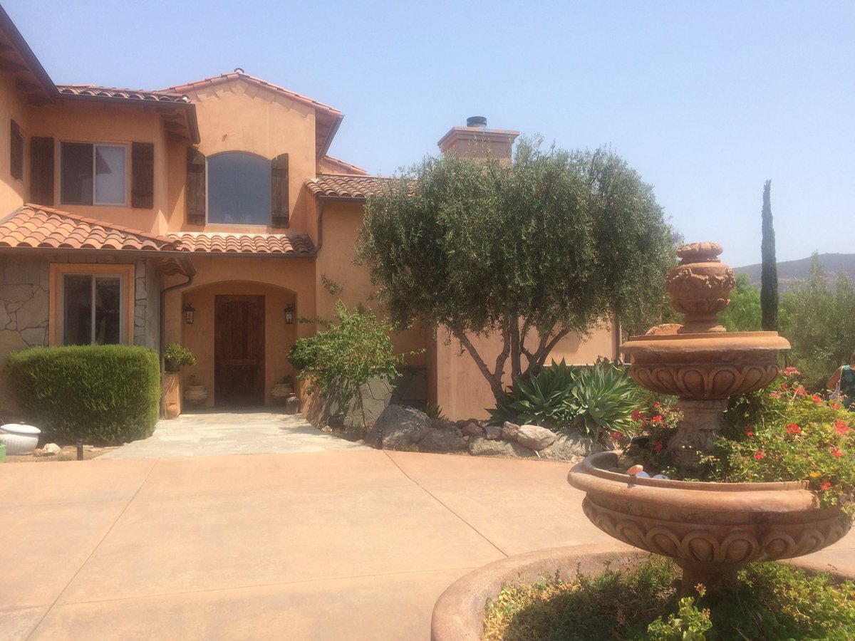 joeynoelle's tweet photo. home for the weekend ✨ #thanksUncleRob https://t.co/Njslv44Nbg