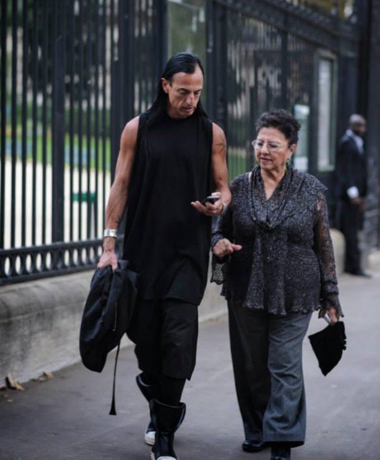 betonbrute's tweet photo. Rick Owens walking with his mom in Paris. https://t.co/4SdCzczvWs