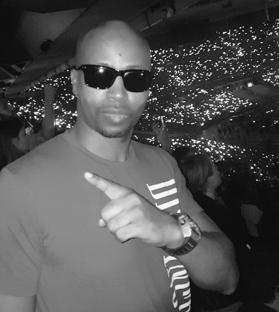 rohff's tweet photo. En direct Stade de France tkl. #ShinebrightLikeDiamond https://t.co/TmTEGkxuVB