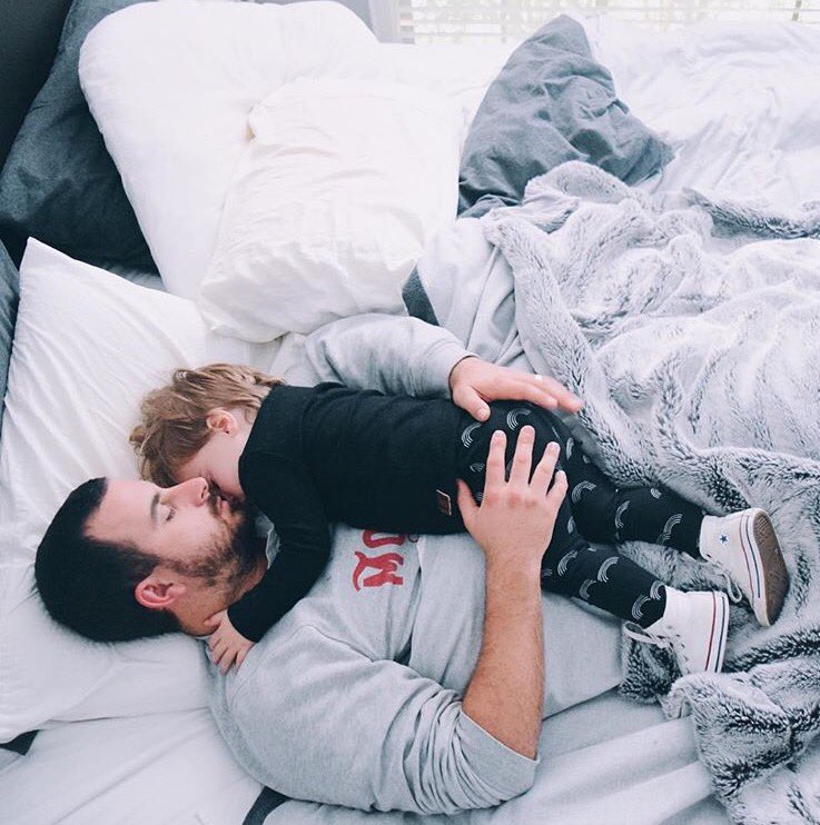 FloNasalHealth's tweet photo. What does your Sunday morning look like? Ours looks a bit like this 😴💕👪 - via @kellandmase #flokids https://t.co/2q8GTlobCh
