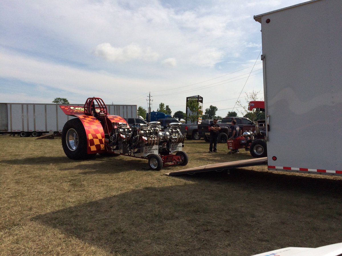 drewdebruyn's tweet photo. Looks like it should be a good time tonight! @EmbroPull #fullpull16 https://t.co/4BXvfmmKZM