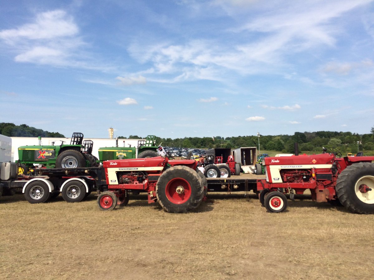 drewdebruyn's tweet photo. Looks like it should be a good time tonight! @EmbroPull #fullpull16 https://t.co/4BXvfmmKZM