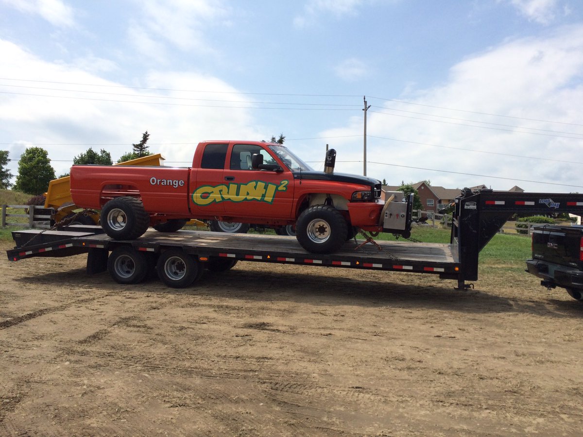 drewdebruyn's tweet photo. Looks like it should be a good time tonight! @EmbroPull #fullpull16 https://t.co/4BXvfmmKZM