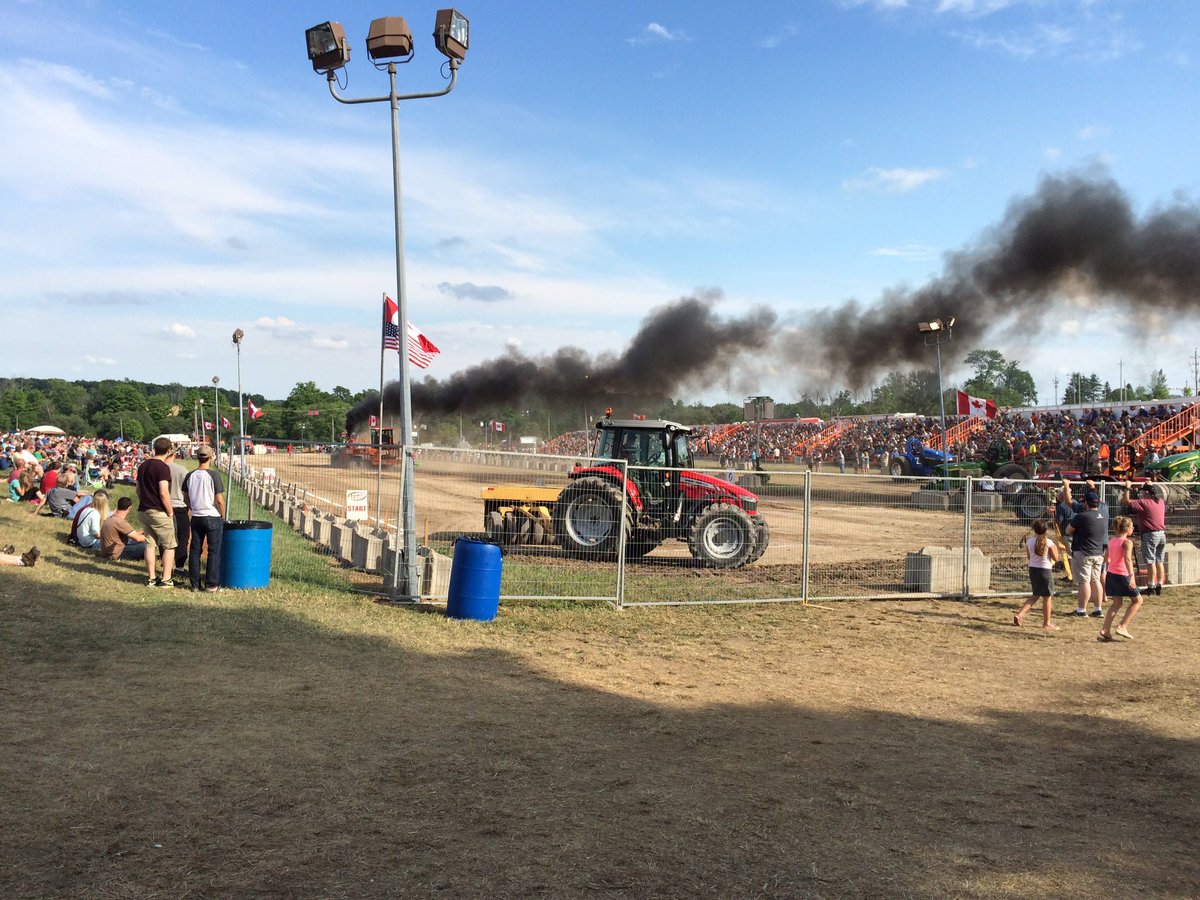 drewdebruyn's tweet photo. Looks like it should be a good time tonight! @EmbroPull #fullpull16 https://t.co/4BXvfmmKZM