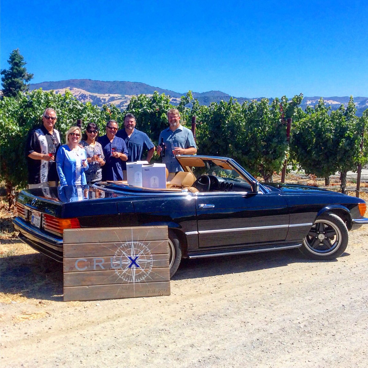 jolenespatter's tweet photo. Love summers in wine country
@cruxwinery @RRVWinegrowers with @_drazzari 
Great #Rhone #Wines https://t.co/gfN9jjI3nn