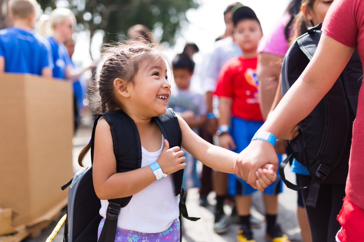 LADreamCenter's tweet photo. So blessed seeing these smiles as we gave away over 2000 backpacks today! #WeGetToServe https://t.co/ggLRPTsmuM