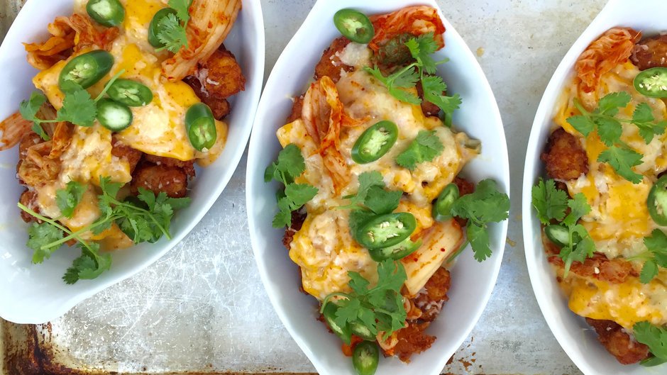 foodandwine's tweet image. How to make tater tot nachos (totchos) with kimchi cheese sauce. fandw.me/2ax8drJ